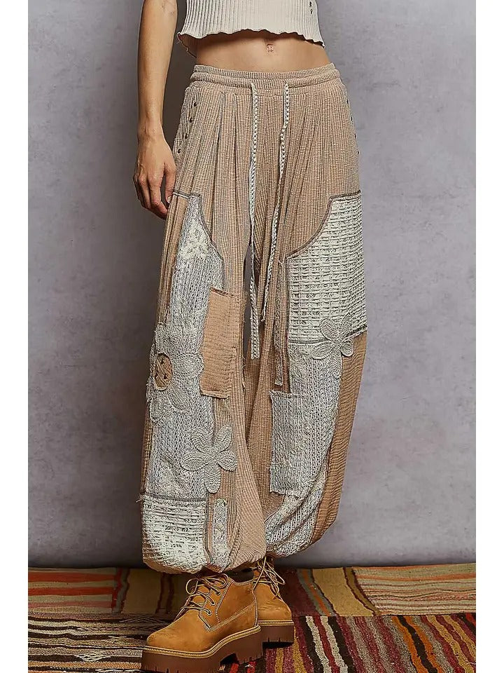 Solid Pattern Patch Detail Rib Knit Jogger Pants