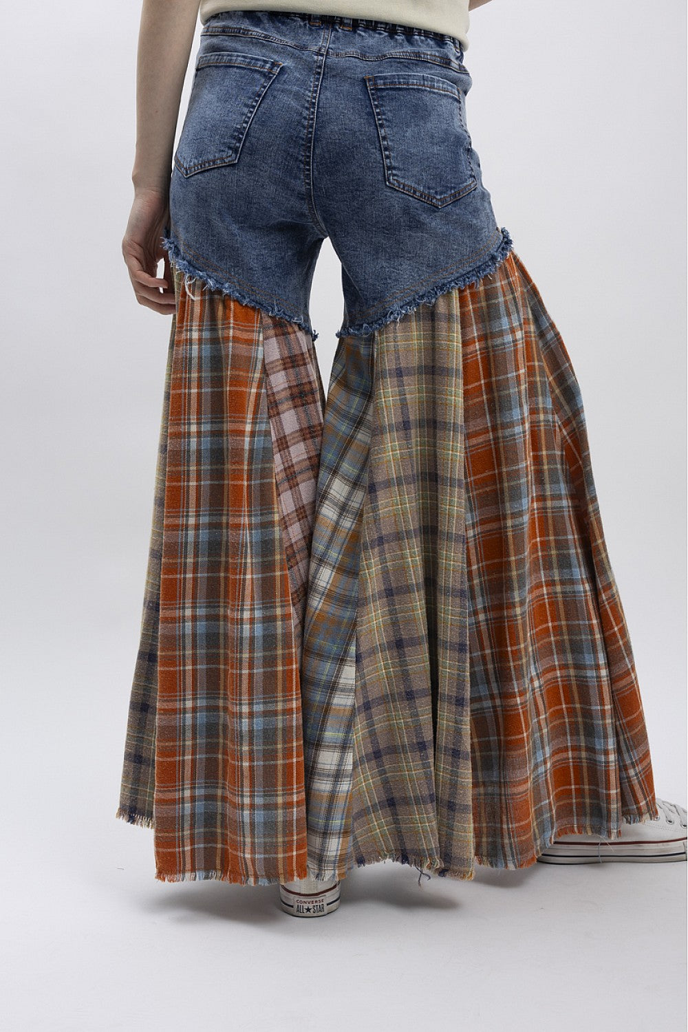 BOTTOM PATCH CONTRAST DENIM PANTS