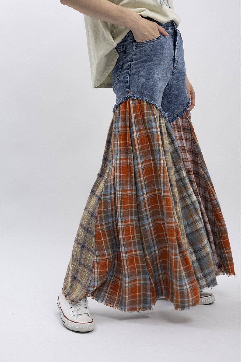 BOTTOM PATCH CONTRAST DENIM PANTS