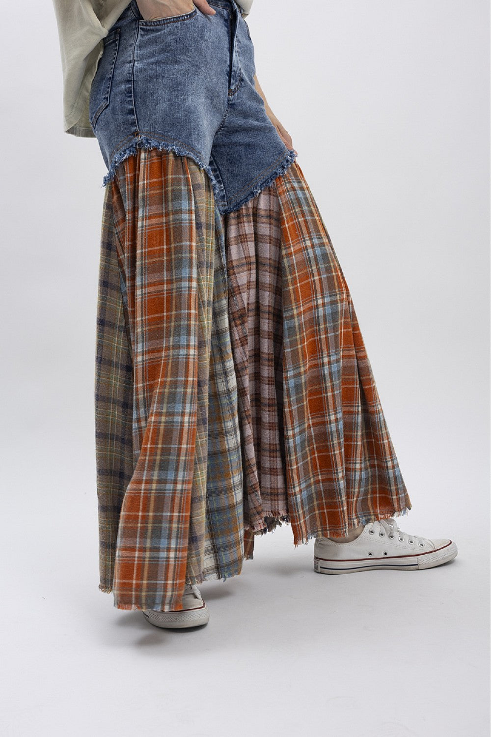 BOTTOM PATCH CONTRAST DENIM PANTS